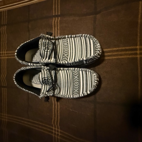 Hey dude Wally style shoes in like new condition size 12 in men - Picture 2 of 4
